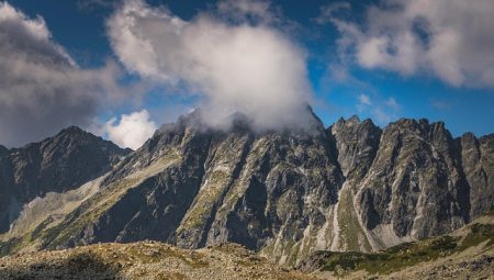 How to Choose Between Self-Guided vs. Guided Tours?